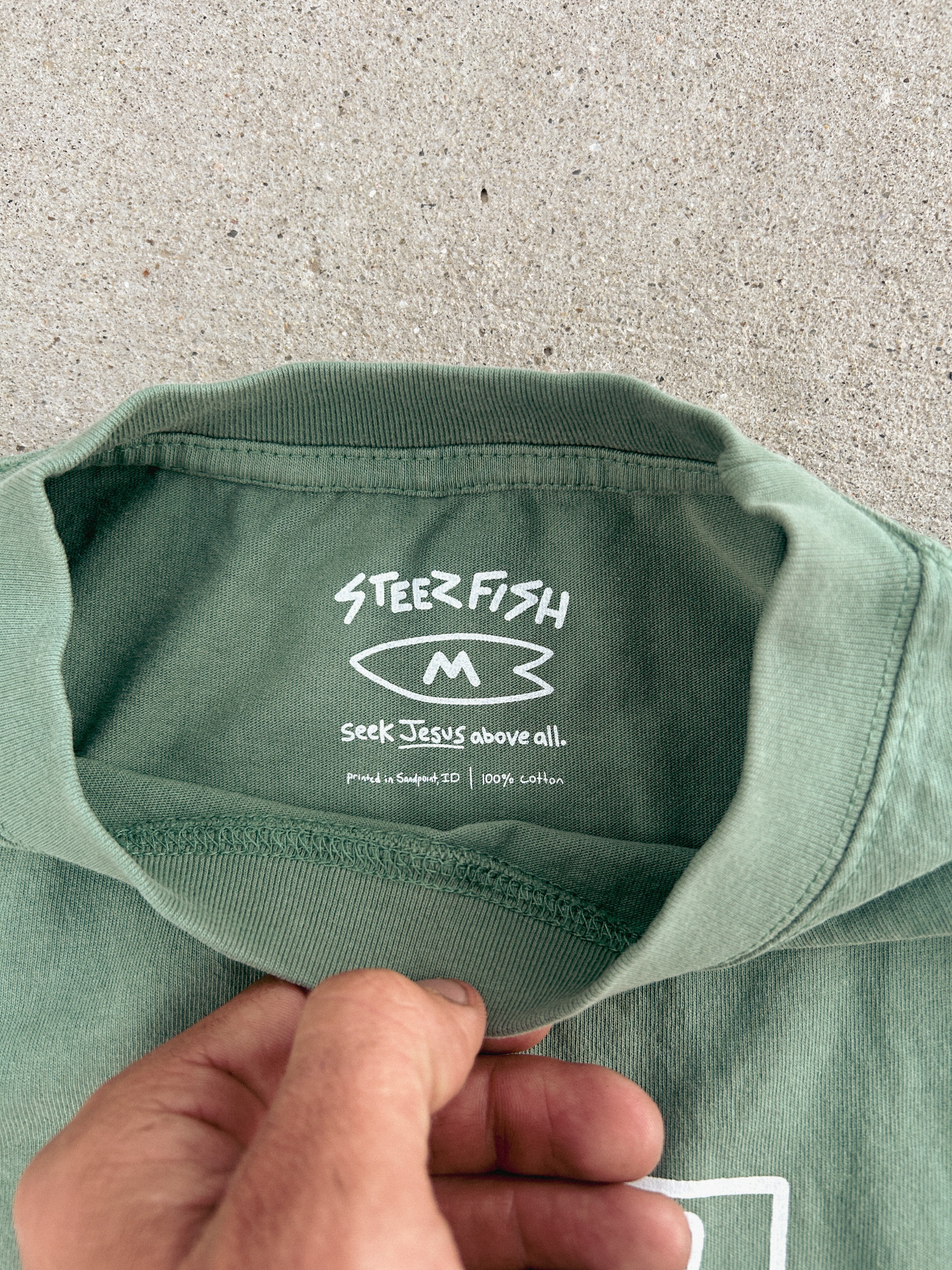 "trust the current" oversized tee - lichen green
