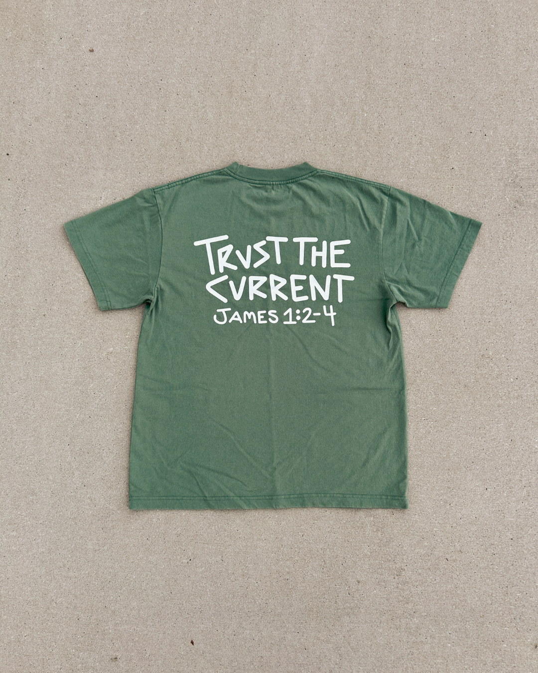 "trust the current" oversized tee - lichen green
