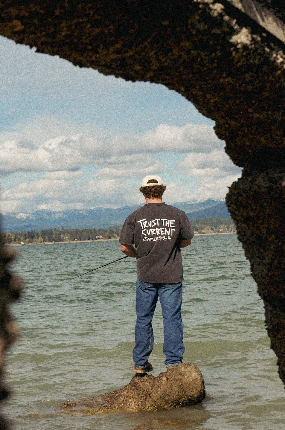 "trust the current" oversized tee - retro midnight