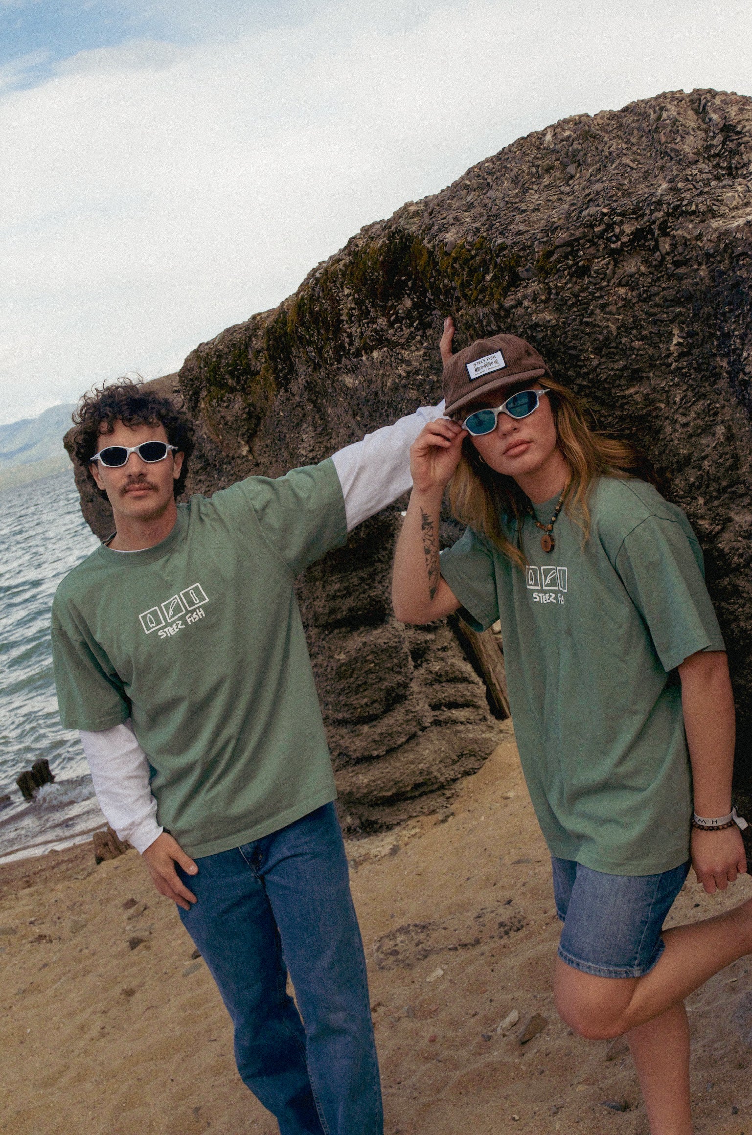 "trust the current" oversized tee - lichen green